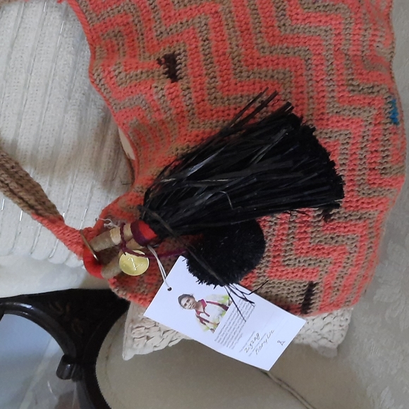 Among Equals Highlands Bilum Shoulder Bag - Picture 5 of 7